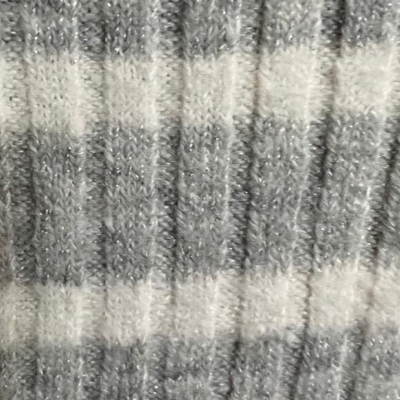 Old Navy Gray White Striped Shimmer Sparkle Split Hem Ribbed Sweater size S - Picture 6 of 7
